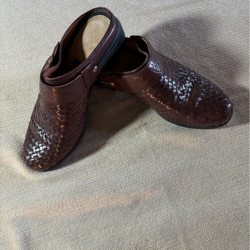 Ariat